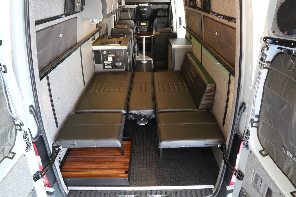 RB Touring Van CM - 170" 4x4