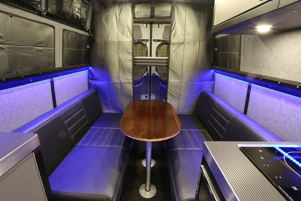 RB Touring Van CM - 170" 4x4