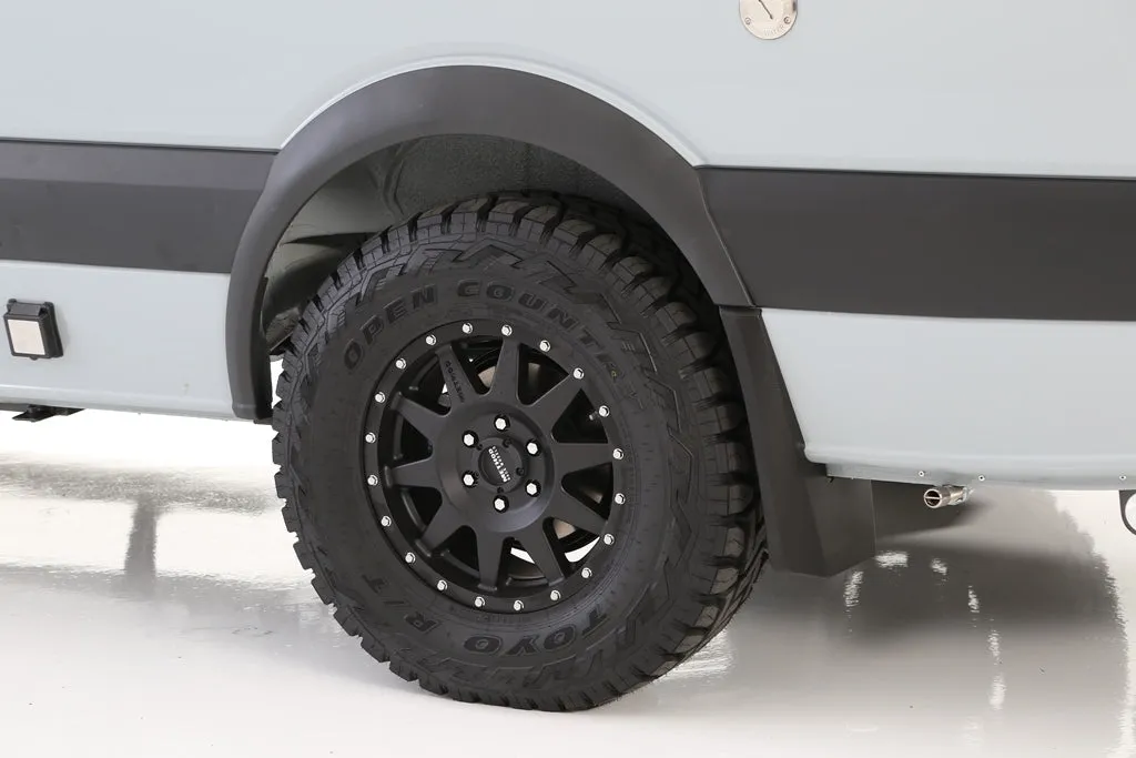 RB Touring Van CM - 170" 4x4