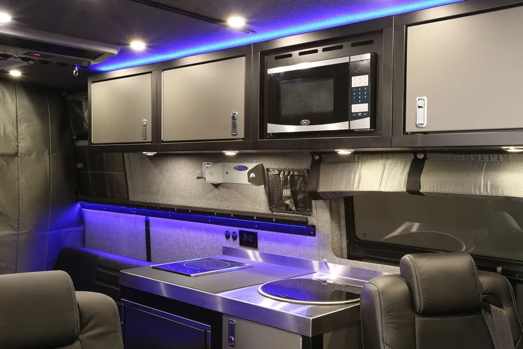 RB Touring Van CM - 170" 4x4
