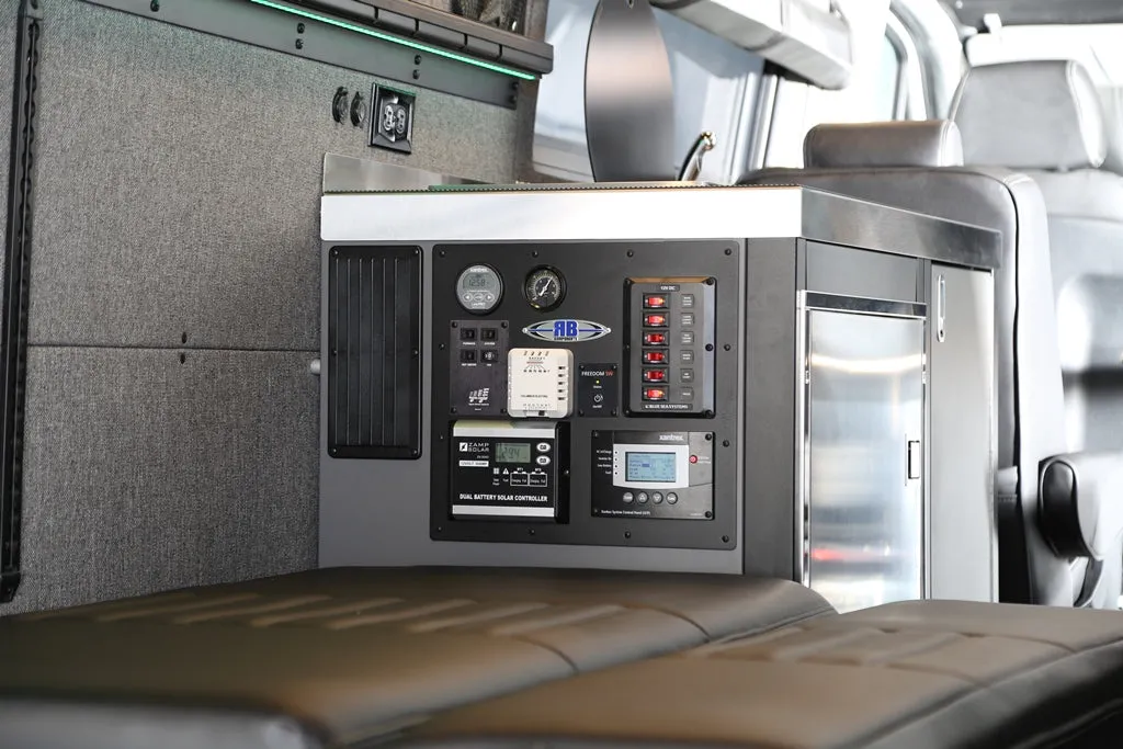 RB Touring Van CM - 170" 4x4